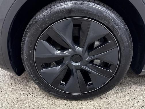 2024 Tesla Model Y Long Range Dual Motor All-Wheel Drive