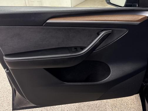 2024 Tesla Model Y Long Range Dual Motor All-Wheel Drive