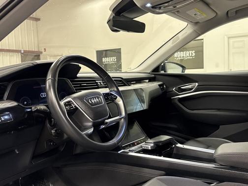 2021 Audi e-tron Premium Plus