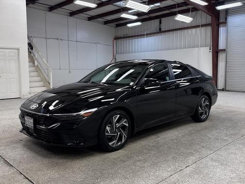 2024 Hyundai ELANTRA SEL