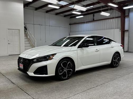 2023 Nissan Altima SR FWD