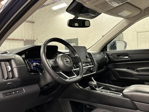 2022 Nissan Pathfinder SL 2WD