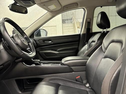 2022 Nissan Pathfinder SL 2WD