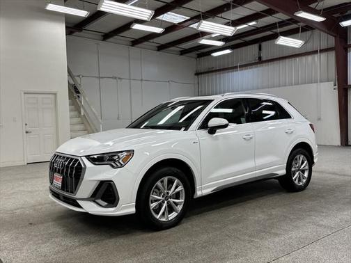 2024 Audi Q3 Premium 45 TFSI S line quattro Tiptronic