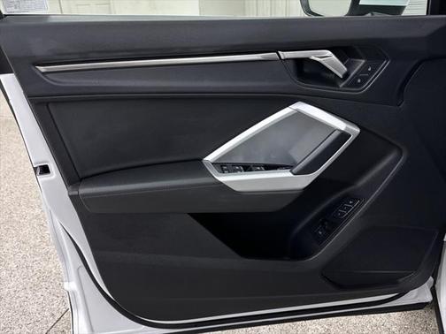 2024 Audi Q3 Premium 45 TFSI S line quattro Tiptronic