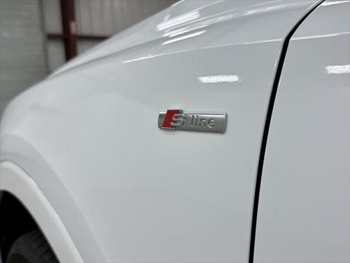 2024 Audi Q3 Premium 45 TFSI S line quattro Tiptronic