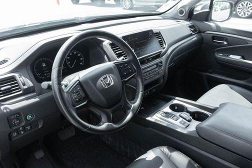 Crystal Black Pearl 2025 Honda Ridgeline RTL