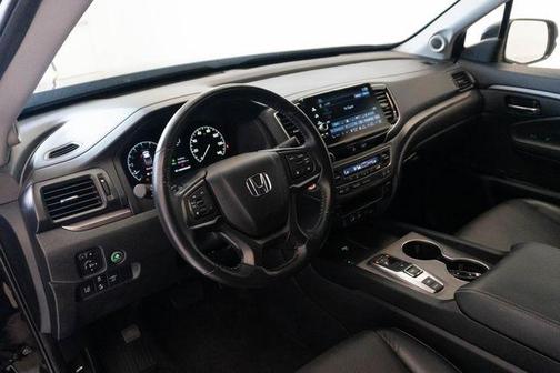 Crystal Black Pearl 2025 Honda Ridgeline RTL