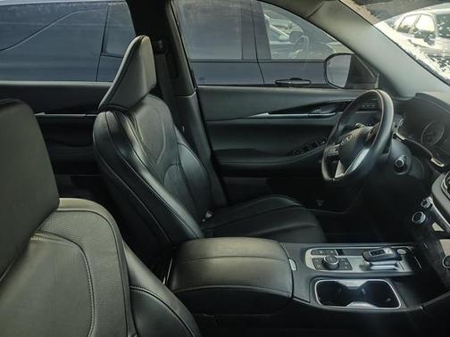 2025 INFINITI QX60 Pure