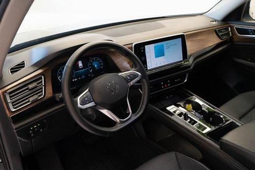 2025 Volkswagen Atlas 2.0T SE w/Technology 4MOTION