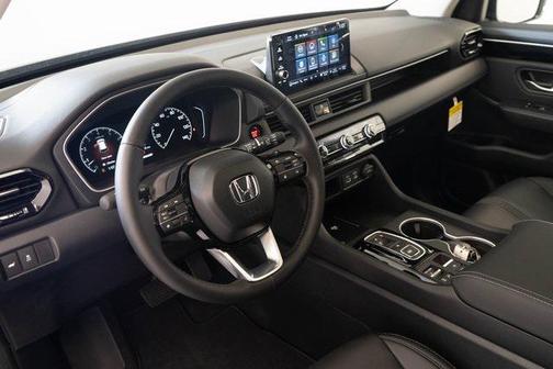 2025 Honda Pilot Touring 8-Passenger