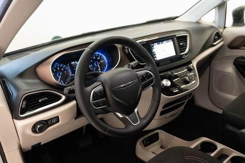 2024 Chrysler Voyager LX