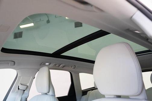 2023 Volvo XC60 B5 Ultimate Dark Theme