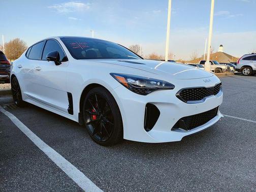 Snow White Pearl 2022 Kia Stinger GT2