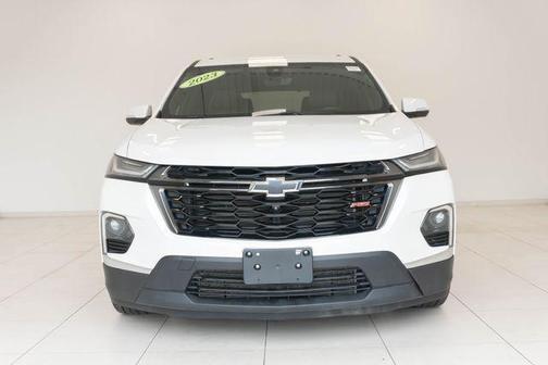 Iridescent Pearl Tricoat 2023 Chevrolet Traverse RS