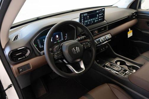 Platinum White Pearl 2026 Honda Pilot Touring 8-Passenger