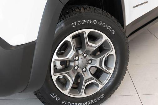 Bright White Clearcoat 2022 Jeep Cherokee Trailhawk