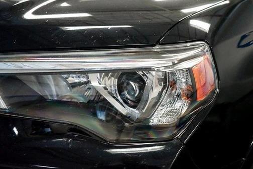 Photo 4 of 31 of 2021 Toyota 4Runner Limited