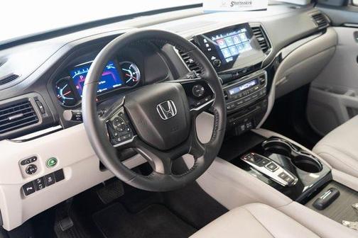 2022 Honda Pilot Touring 8-Passenger