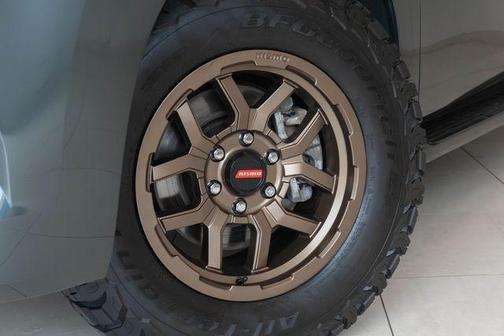 Alpine Metallic/Super Black 2025 Nissan Armada Platinum Reserve 4WD
