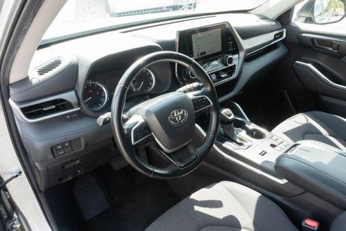 Celestial Silver Metallic 2023 Toyota Highlander LE