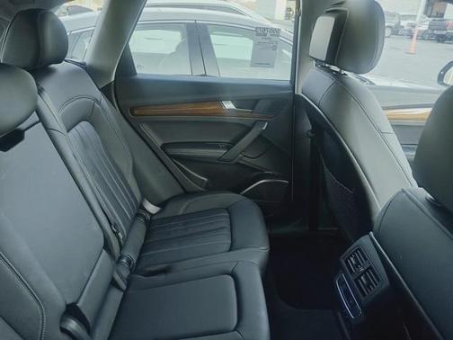 2022 Audi Q5 45 S line Premium Plus