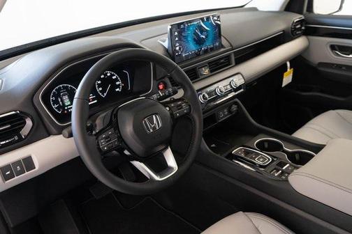 2025 Honda Pilot Touring 8-Passenger
