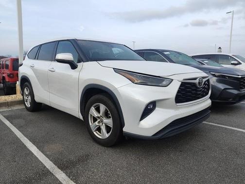 2022 Toyota Highlander LE