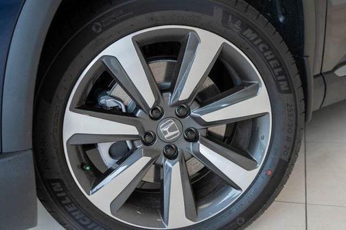 2025 Honda Pilot Touring 8-Passenger