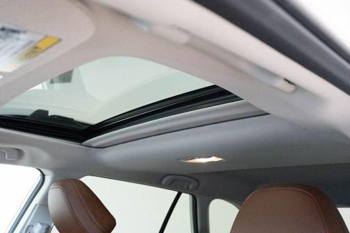 Crystal White Pearl 2022 Subaru Outback Touring