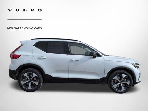 Crystal White 2026 Volvo XC40 Plus, B5 AWD Gas (mild hybrid), Dark