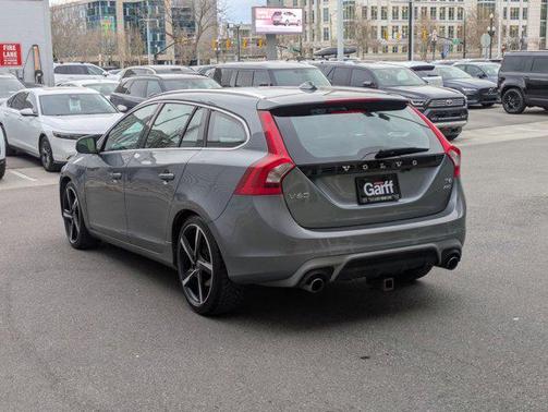 2017 Volvo V60 T6 R-Design Platinum