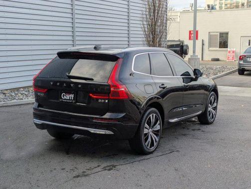 2023 Volvo XC60 B5 Plus Bright Theme
