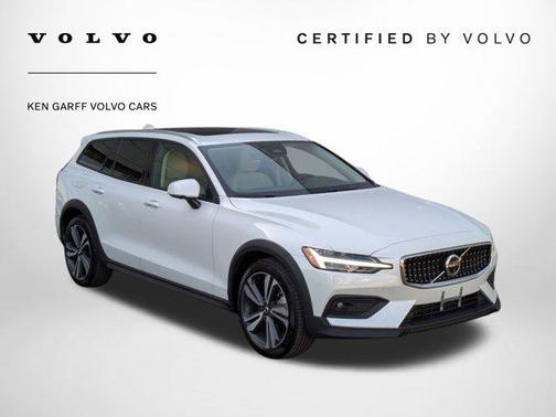 2024 Volvo V60 Cross Country B5 Plus