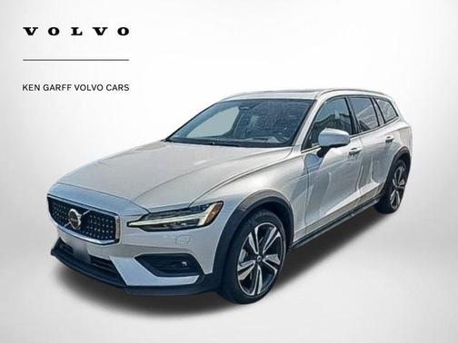 2024 Volvo V60 Cross Country B5 Plus