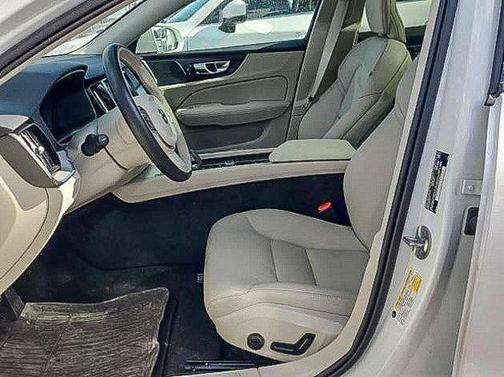 2024 Volvo V60 Cross Country B5 Plus