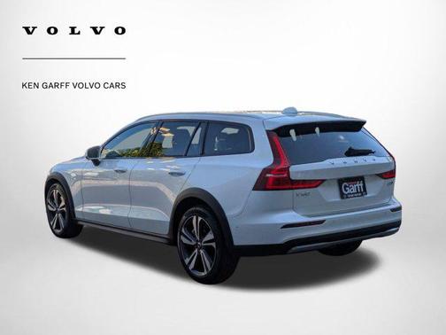 2024 Volvo V60 Cross Country B5 Plus