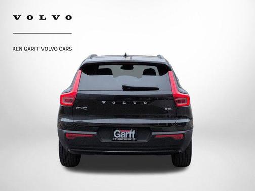 2023 Volvo XC40 B5 Ultimate Dark Theme