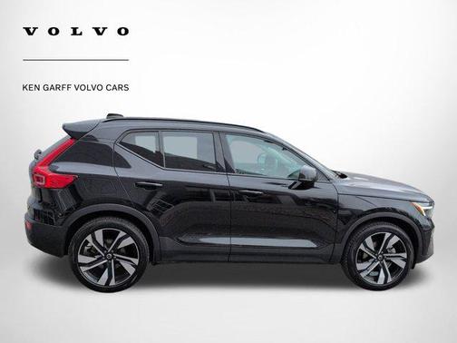 2023 Volvo XC40 B5 Ultimate Dark Theme