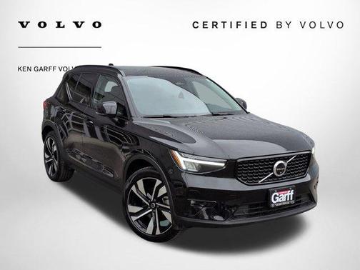 2023 Volvo XC40 B5 Ultimate Dark Theme