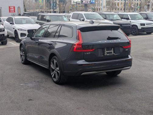 2025 Volvo V60 Cross Country Plus, B5 AWD Gas (mild hybrid)