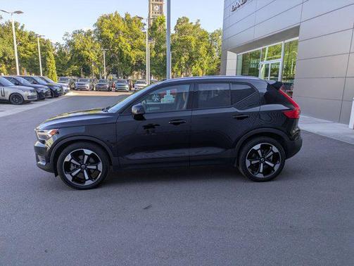 2019 Volvo XC40 T5 Momentum