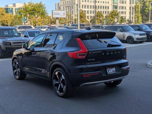 2019 Volvo XC40 T5 Momentum