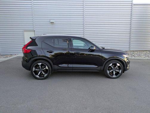 2019 Volvo XC40 T5 Momentum