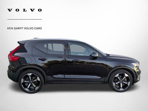 2019 Volvo XC40 T5 Momentum