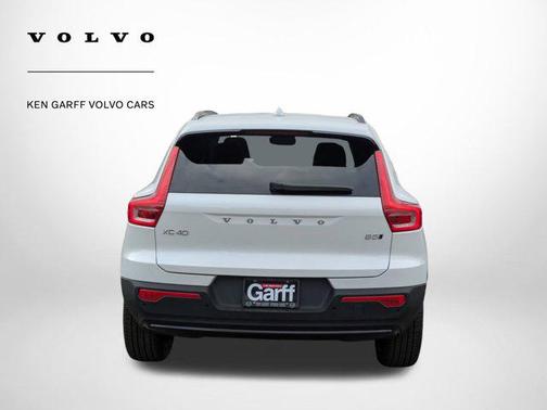 2026 Volvo XC40 B5 Ultra