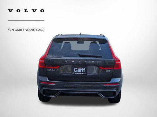 2023 Volvo XC60 Plus Dark Theme