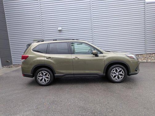 2024 Subaru Forester Premium