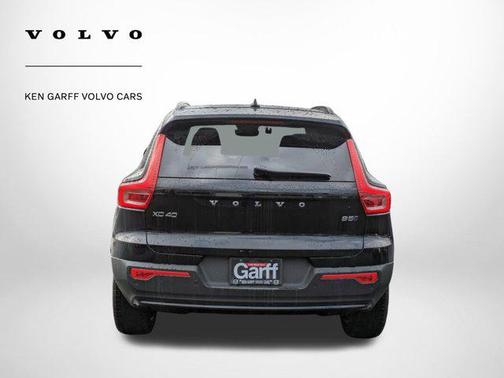 2025 Volvo XC40 B5 Plus Dark Theme