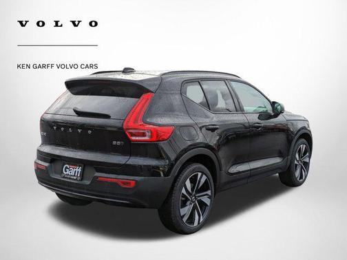 2025 Volvo XC40 B5 Plus Dark Theme